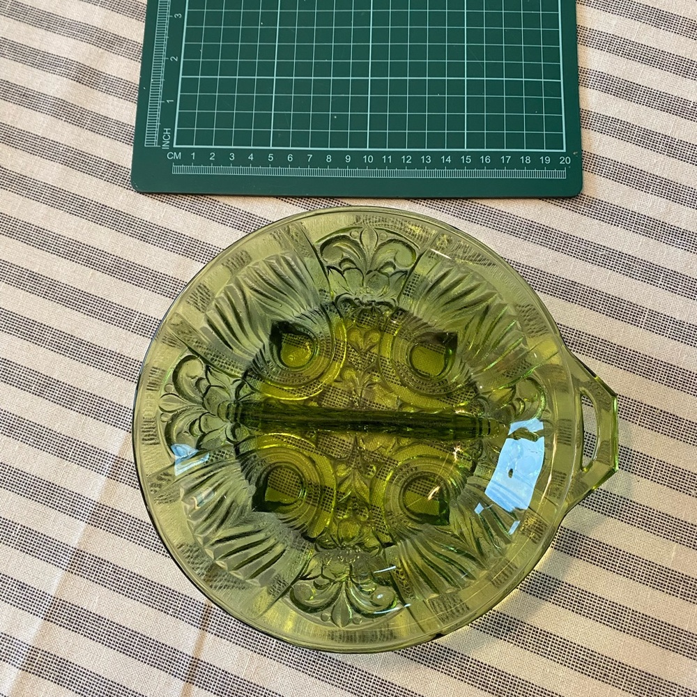 INDIANA GLASS Killarney Avocado Green Divided Dish